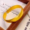 Pulseira de Anel Liso para Costas de Peixe-Lama de Pneu Antigo Banhada a Ouro para Mulheres, Moda de Luxo Leve Pulseira Larga de Ouro Fosco com Uma Cor por Dentro e por Fora