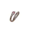 Anillo de Serpiente Rosa Diamantado Dulce y Fresco para Mujer, Anillo Abierto con Cola de Diseño de Nicho, Sensación de Lujo Ligero de Gama Alta, Regalo de Cumpleaños para Niñas