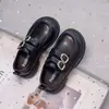 Sapatos de couro de princesa para meninas, nova coleção primavera/outono 2026, mocassins estilosos estilo britânico, perfeitos para apresentações escolares e looks da moda