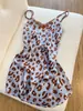 Bata de tirantes con estampado de leopardo French Fashion Pure Lust para mujer 2025 Verano Amigable con la piel Seda de hielo Talla grande Falda para el hogar Se puede usar en el exterior
