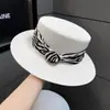 Sombrero de Paja Hueco Estilo Old Money para Mujer, Sombrero de Playa de Verano, Vacaciones en la Playa, Estilo Británico, Elegante, Sombrero de Copa Plana que Adelgaza el Rostro