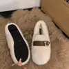 Zapatos de pelo de celebridad de internet para mujer, ropa exterior para mujer, nuevo estilo 2026, otoño e invierno, slip-on, zapatos para mujer con forro polar añadido para abrigar, zapatos de algodón, mocasines