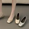 Sapatilhas de balé com laço estilo francês, novo modelo outono 2026, sola plana, estilo delicado, com aumento interno de altura, sapatos de calçar sem cadarço, corte baixo, single