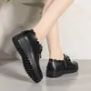 Sapatos de couro de corte profundo com sola macia 2026 outono sapatos planos antiderrapantes para mães de meia-idade, sapatos de couro femininos, sapatos para mulheres de meia-idade e idosas