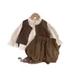 Nueva colección de otoño 2026 para niñas: conjunto de camisa, chaleco y shorts moderno y elegante para niños