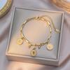 Pulsera de acero de titanio de marca redonda Queen de personalidad hip hop moderna estilo coreano celebridad de internet ins estilo frío estudiantes novias joyería de mano