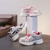 Zapatos deportivos para niños, nuevos modelos de primavera y otoño, zapatillas tipo "dad shoes" para niños, suela suave antideslizante, zapatos ligeros de malla transpirable, zapatillas para correr para niñas
