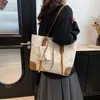 Bolsa de Hombro Grande de Lona para Viajes de Primavera y Verano 2025 con Estampado Bolso de Mano de Moda de Gama Alta para Mujer