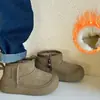 Botas de Neve Infantis 2025 Novo Estilo de Inverno Botas de Algodão Masculinas e Femininas para Bebê Botas Quentes com Forro de Lã Sapatos de Algodão Grandes Botas Curtas Engrossadas para Crianças
