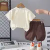 Ropa de Verano para Niños Conjunto de Manga Corta para Niños 2026 Nuevo Estilo Ropa para Niños Medianos y Pequeños Conjunto de Dos Piezas de Oso de Dibujos Animados para Bebé Niño Moderno