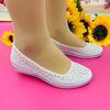 Sapatos de enfermeira de uma palavra para mulheres brancas de verão wedge flat 2021 Novos sapatos de beleza estilo coreano ocos sapatos brancos mãe