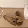 Sandalias de verano para mujer con plataforma gruesa para uso en exteriores, modelo nuevo 2026, suela suave, antideslizantes, casuales, cómodas, elegantes, chanclas de playa versátiles