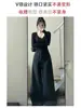 Camiseta negra de manga larga con cuello en V para mujer, nuevo diseño otoño 2026, ajuste ceñido para usar como capa base