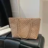 Bolsa de mano personalizada simple casual de diseño de nicho de moda minimalista estilo coreano 2026 primavera nuevo bolso de un solo hombro bajo el brazo