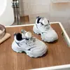 Zapatillas gruesas para niños, nuevo estilo primavera y otoño 2026, zapatos para niños con botón giratorio, zapatos casuales y deportivos transpirables para niñas con suela blanda.
