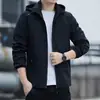 Chaqueta versátil de moda elegante para hombre para primavera y otoño, prenda exterior con capucha simple estilo business casual
