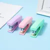 Set de Engrapadora Transfronteriza Portátil para el Hogar Mediana Máquina Engrapadora para Estudiantes Oficina Mediana Engrapadora de Ahorro de Mano Venta al por Mayor