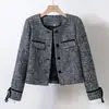 Nueva Colección Primavera/Otoño 2026: Chaqueta Corta Ligera, Lujosa y Elegante de Retazos para Mujeres Petites, con un Diseño Sofisticado y con Estilo
