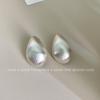 Pendientes de botón metálicos plateados cepillados con forma ovalada de frijol, Minimalistas y elegantes para el día a día con un diseño hueco