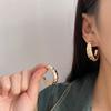 Pendientes elegantes de alta calidad con un toque exquisito de nicho de estilo retro simple de Hong Kong, pendientes de nicho ligeros de lujo de estilo francés para mujer