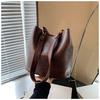 Bolso de Hombro Retro de Gran Capacidad de Gama Alta Transfronterizo 2026 Otoño Nuevo Bolso Cubo Versátil Simple Bolso de Hombro Cruzado