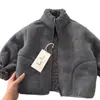 Chaqueta de lana de cordero hecha a medida para niños, colección de invierno 2025, chaqueta con forro polar para niños pequeños y niños, prenda exterior de color liso, chaqueta cálida estilo coreano para bebés