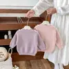 Suéter dulce y elegante de manga larga para bebés niñas, camiseta amigable con la piel, nueva sudadera tipo pullover de estilo coreano de otoño para bebés y niños pequeños