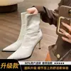 Botas Martin de salto alto bico fino estilo francês, novo modelo 2026, salto agulha elegante em couro envernizado, botas que alongam as pernas e emagrecem, botas de couro vintage