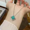 Colar com Pingente de Trevo de Quatro Folhas Microcravejado em Zircônia Estilo Retrô para Meninas, Corrente para Clavícula Destacável de Luxo Leve de Nicho
