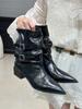 Botas de Salto Grosso com Bico Fino e Pregas para Mulheres Outono/Inverno 2025 Fivela de Cinto Botas Curtas Salto Grosso Botas de Cavaleiro Botas para Calças Preto Marrom