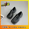 Zapatos Mocasines Blancos de Diseño de Nicho Estilo Británico 2026 Nueva Moda Versátiles de Suela Gruesa Puntera Cuadrada de Cuero para Uso en Exteriores