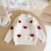 Conjunto de Inverno Outono Ano Novo para Meninas Suéter Quente com Coração para Bebê Saia Tutu Fofa Conjunto Elegante de Duas Peças para Crianças Atacado