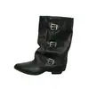 Botas femininas de couro com salto grosso e perna larga, botas de bico fino até a panturrilha, novo modelo 2026, botas de montaria com fivela de cinto, botas femininas plissadas empilhadas