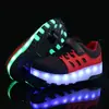 2020 suministro luz led emisora de luz zapatos infantiles heloo zapatos de doble rueda para niños patines recargables en stock