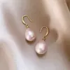 Pendientes Elegantes con Colgante de Perla en Forma de Gota de Agua Estilo Francés para Mujer, Ganchos para Orejas Sencillos y de Alta Gama, Accesorios para Orejas de Personalidad Versátil de Moda