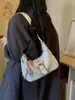 Bolsa de Ombro de Couro Macio para Axila Nova Primavera/Verão 2026 Moda Retrô Simples Casual Tendência Bolsa Transversal com Fecho de Aba