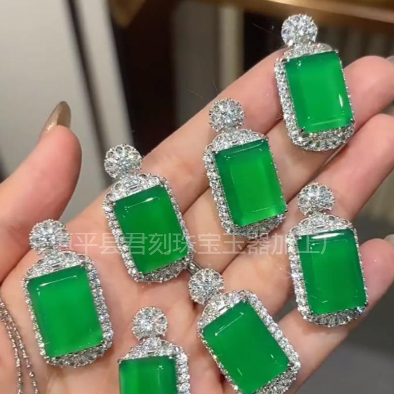 玉髓无事牌吊坠