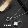 Collar de acero de titanio de trébol de cuatro hojas de doble cara, no se decolora, para mujer, lujo ligero, elegante, versátil, cadena para la clavícula de moda, joyería al por mayor