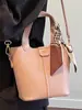 Bolsas Femininas de Nicho com Alto Aparato Moda Tendência Primavera 2026 Cesta Balde Bolsa de Ombro Transversal Texturizada