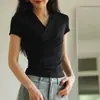 Blusa Cinza com Gola V Cruzada de Manga Curta para Mulheres 2026 Verão Novo Design Sense Ombro Reto Slim Fit Cintura Estreita Marcada Camiseta Tendência