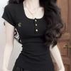 Diseño Botón Retro Hombro Derecho Camiseta Negra de Manga Corta Nuevo Verano Americano Sexy Corto Ajustado Adelgazante Look Top