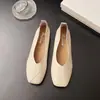 Moda Nova Primavera e Outono 2026 Simples Quadrado Rasos Retro Versátil Plano Slip-On Mocassins