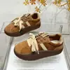 Sapatos Bamboleantes Mais Vendidos Estilo Hong Kong Sapatos Femininos 2026 Primavera Novos Retro Suede Merade Sapatos Casuais Sola Grossa Sapatos de Treino Alemães