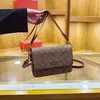 Bolso de mano de alta gama para mujer 2026 nuevo estilo moderno a la moda estampado retro bolso cuadrado pequeño versátil correa ancha para el hombro bolso de un solo hombro cruzado