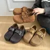 Novidade Verão 2026 Feminino Estilo Casual Birkenstock de Envolvimento Total com Solas Grossas e Aumento de Altura Oculto, Mocassins Slip-On Fofos e Diferentes para Pessoas Baixinhas