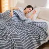 Manta de franela de color trigo liso para comercio exterior transfronterizo, manta de felpa de doble cara para uso doméstico, manta para sofá, manta para siesta en la oficina, venta al por mayor