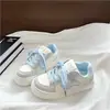 Tenis de plataforma gruesa para mujer, nueva colección primavera/otoño 2026, tenis blancos con diseño color block, zapatos casuales con cordones, que aumentan la altura, versátiles, modernos, zapatos para estudiantes