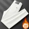 Jeans blancos de alta gama Lyocell para hombre, tres pruebas, nuevos jeans ajustados skinny elásticos para otoño e invierno con forro polar y diseño engrosado