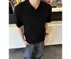 Camisa Polo de Punto Rayada Gris Gaviota con Cuello en V para Hombre, Estilo Coreano de Verano Ajustada con Cuello Camisero Manga Corta