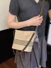 Bolsa de Hombro Cruzada de Cubo de Diseño Sencillo de Nicho de Alta Calidad Nueva para Primavera 2026